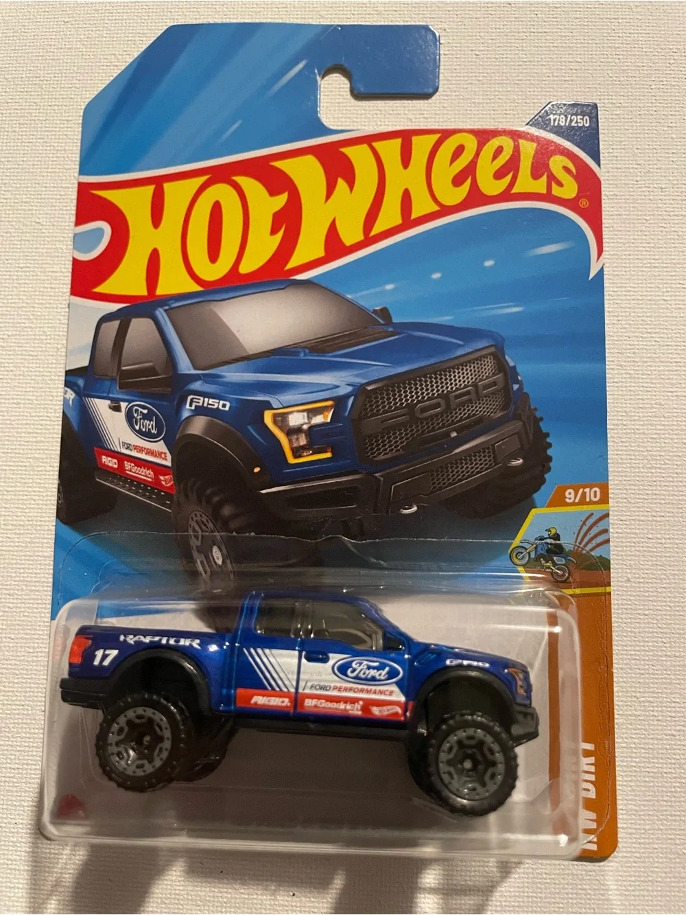 Hot Wheels Die-Cast Truck & Car Set - Multi Color Collectible Pack